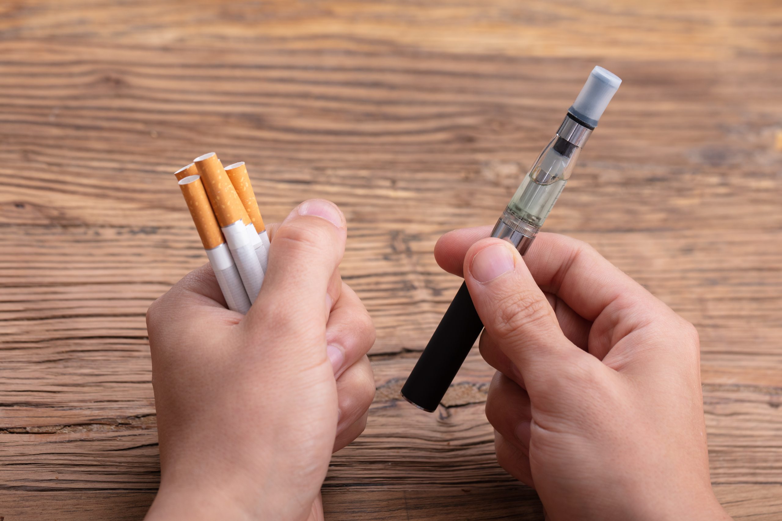 مقایسه مضرات سیگارالکترونیکی و سیگار معمولی